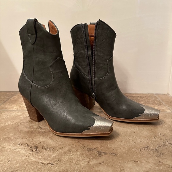 Boots - Picture 2 of 3